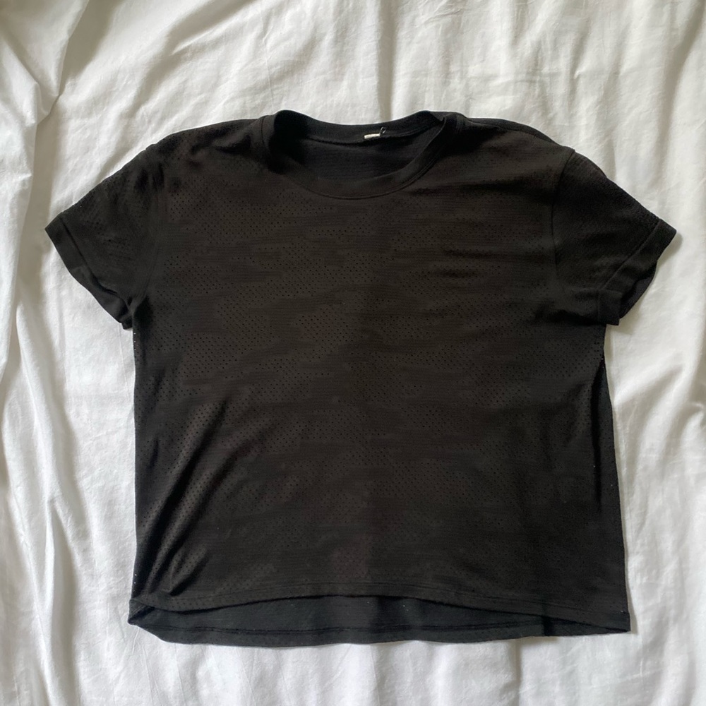 Lululemon black camo perforated shirt